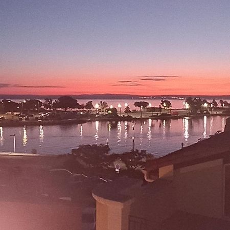 Les Hebergements De La Plage En Ville Мартиг Екстериор снимка
