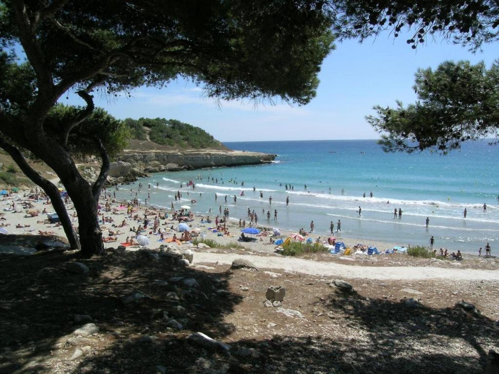 Les Hebergements De La Plage En Ville Мартиг Екстериор снимка