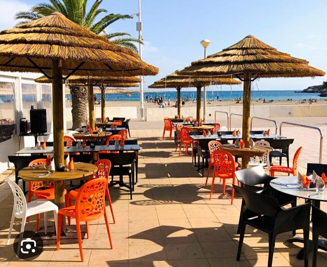 Les Hebergements De La Plage En Ville Мартиг Екстериор снимка